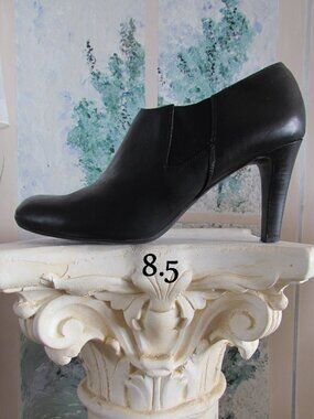 BLACK LEATHER HIGH HEELED ANKLE BOOTS, 8 1/2, FRANCO SARTO 3" HEELS SLEEK SHAPE
